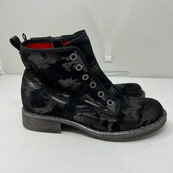 DOLCE VITA***Black Camo Look Boots**Size 2 - Picture 1 of 4